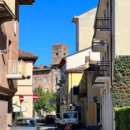 Dalia E Aster Nel Centro Storico Di - Langhe Alba (Piedmont)